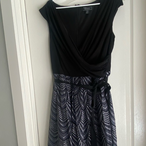 Beautiful Blk / Slvr Dress - Picture 1 of 5